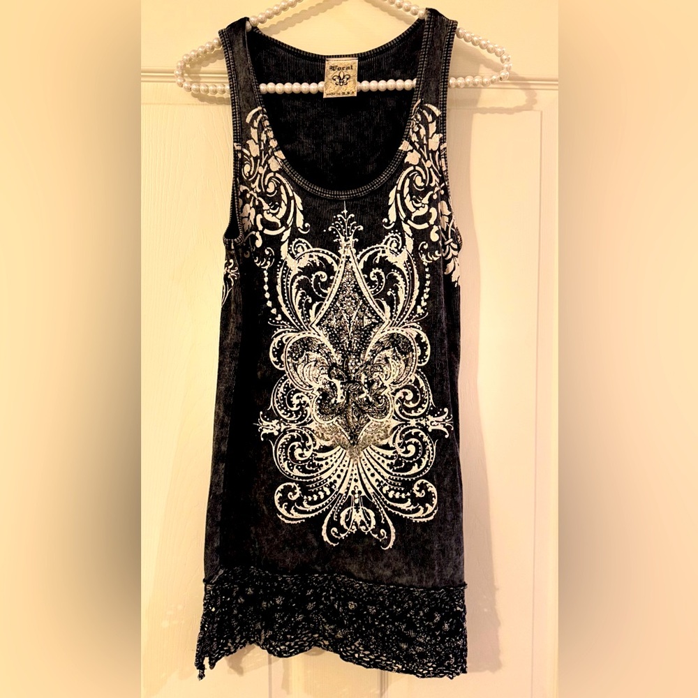 Pretty Sleeveless Black and White With Dazzling rhinestones longer length top